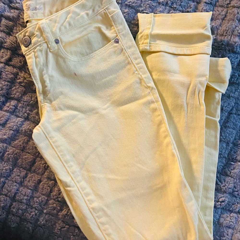 America eagle 🦅 jeans. Crop bottoms .light yellow